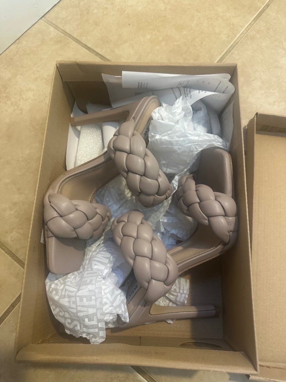 Steven Madden Kenley Taupe Sandals. Size 7.